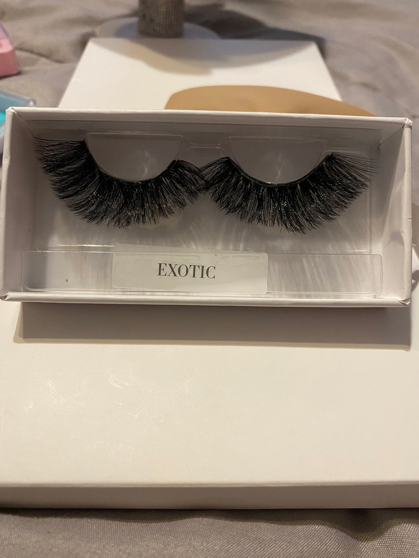 Exotic lash style